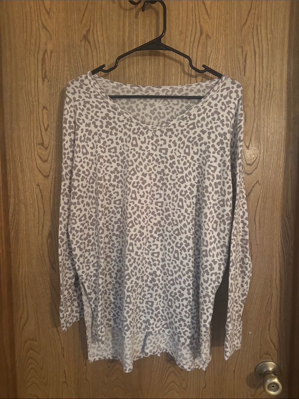 American Eagle Outfitters Light Gray Leopard V-Neck Sweater